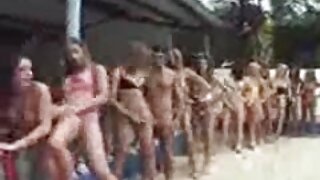 ப்ளாண்ட் ஒரு பையனுக்கு ப்ளோஜாப் கொடுக்கிறார் மற்றும் ஒரு பையன் லெதர் பேண்ட்டை அணிந்துள்ளார் தாய் மற்றும் மகனுடன் செக்ஸ்